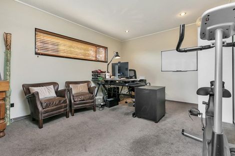 Photo of property in 1/1 Tern Place, Unsworth Heights, Auckland, 0632