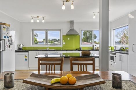 Photo of property in 18 Athenree Road, Athenree, Katikati, 3177