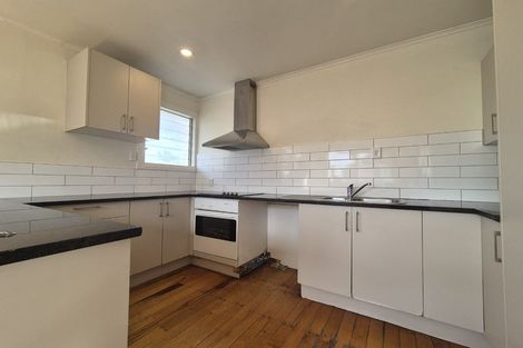 Photo of property in 194 Pilkington Road, Point England, Auckland, 1072
