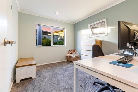 Photo of property in 12 Nirmal Place, Sunnyvale, Auckland, 0612