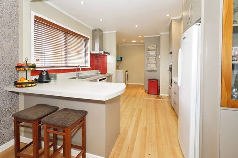 Photo of property in 2 Dover Road, St Andrews, Hamilton, 3200