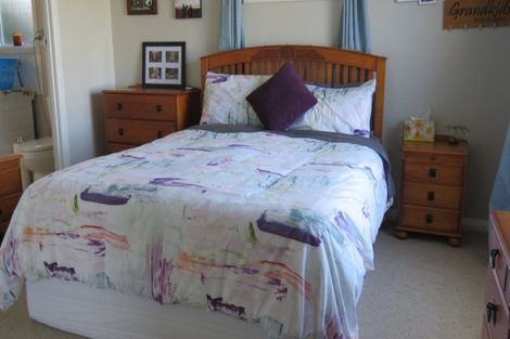 Photo of property in 15 Ferry Street, Foxton Beach, Foxton, 4815