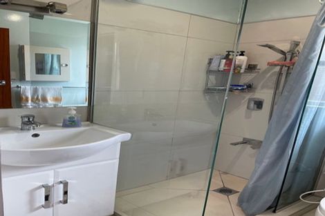 Photo of property in 2/17 Jenelin Road, Glendene, Auckland, 0602