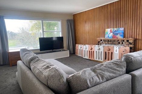 Photo of property in 17 Diana Drive, Glenfield, Auckland, 0627