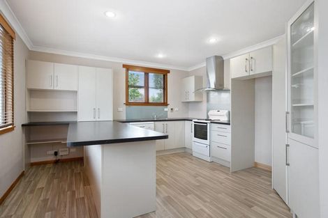 Photo of property in 307 Shakespeare Street, Leamington, Cambridge, 3432