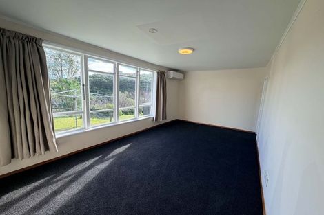 Photo of property in 3-5 York Place, Cannons Creek, Porirua, 5024