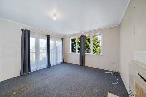 Photo of property in 3 Cobham Crescent, Kelston, Auckland, 0602