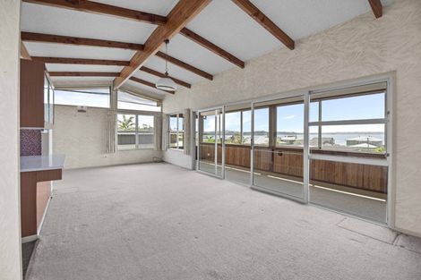Photo of property in 42 De Luen Avenue, Tindalls Beach, Whangaparaoa, 0930