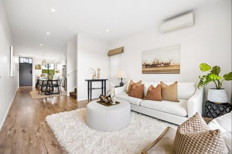Photo of property in 24 Tapuwae Way, Mangere Bridge, Auckland, 2022