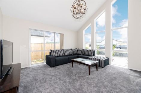 Photo of property in 10 Walter Ruddock Avenue, Kumeu, 0810