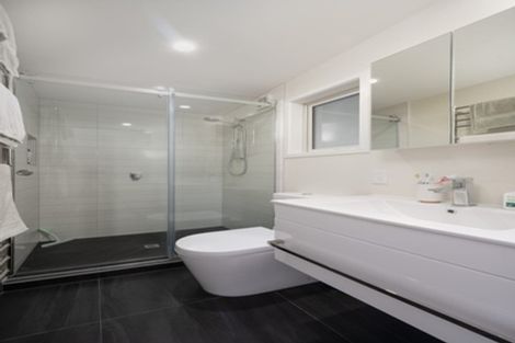 Photo of property in 120 Prince Regent Drive, Half Moon Bay, Auckland, 2012