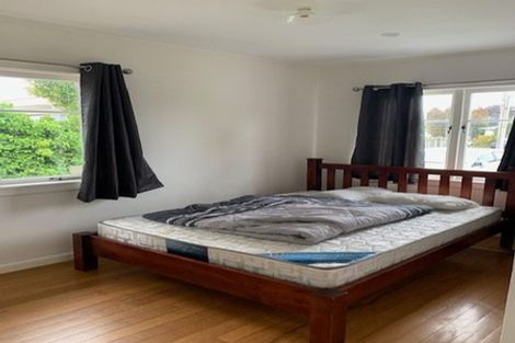 Photo of property in 32 Reid Road, New Lynn, Auckland, 0600