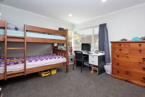 Photo of property in 2/130 Sandspit Road, Shelly Park, Auckland, 2014