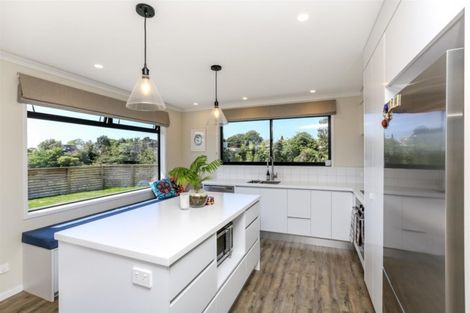 Photo of property in 3 Greenridge Lane, Merrilands, New Plymouth, 4312