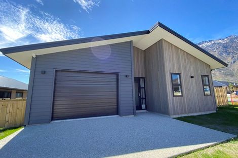 Photo of property in 8 Howden Drive, Jacks Point, 9371