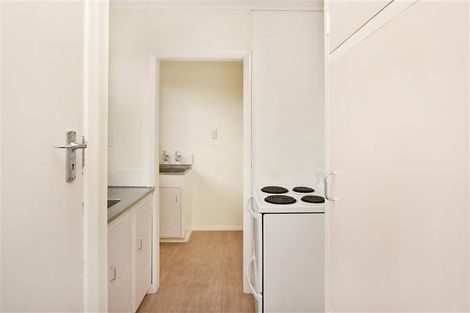 Photo of property in 87 Featherston Street, Takaro, Palmerston North, 4412