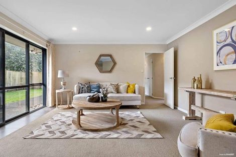 Photo of property in 16 Breon Place, Flat Bush, Auckland, 2016