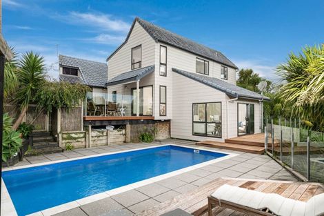 Photo of property in 33 Waipuia Place, Greenhithe, Auckland, 0632