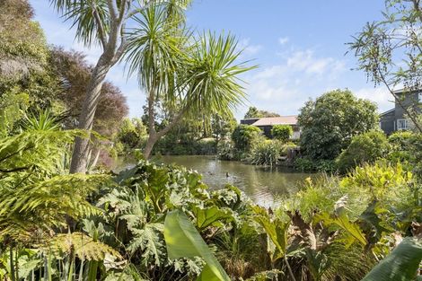 Photo of property in 15 Robert Grove, Paraparaumu, 5032