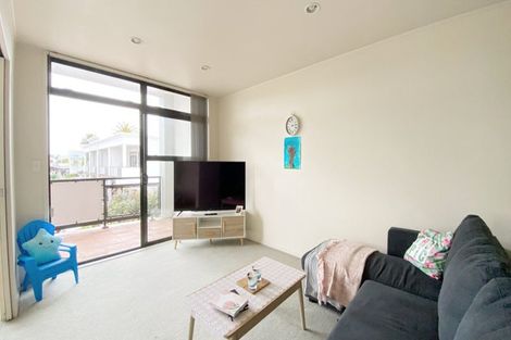 Photo of property in 6/372 Rosedale Road, Rosedale, Auckland, 0632