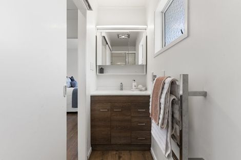 Photo of property in 16 Eastcliffe Road, Castor Bay, Auckland, 0620