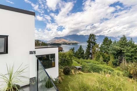 Photo of property in 17 Thorn Crescent, Fernhill, Queenstown, 9300