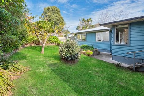 Photo of property in 4 Weatherly Road, Torbay, Auckland, 0630