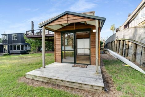 Photo of property in 137 Patuwai Drive, Whangamata, 3620
