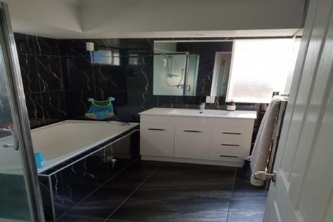 Photo of property in 1/61 Glenmore Road, Sunnyhills, Auckland, 2010