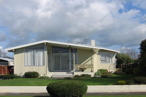 Photo of property in 12 Kapiti Place, Awapuni, Palmerston North, 4412
