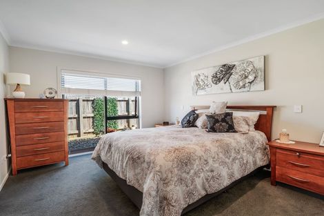 Photo of property in 8 Ash Close, Levin, 5510