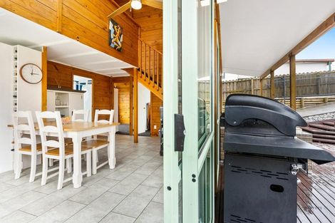 Photo of property in 9a Madigan Place, Glendene, Auckland, 0602