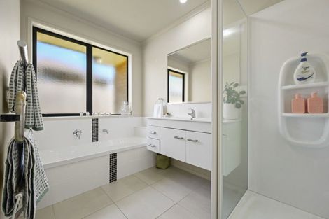 Photo of property in 54 Edgeview Crescent, Fitzroy, Hamilton, 3206