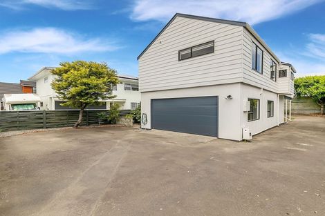 Photo of property in 2/13 Mana Esplanade, Paremata, Porirua, 5026