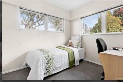 Photo of property in 88 Chivalry Road, Glenfield, Auckland, 0629