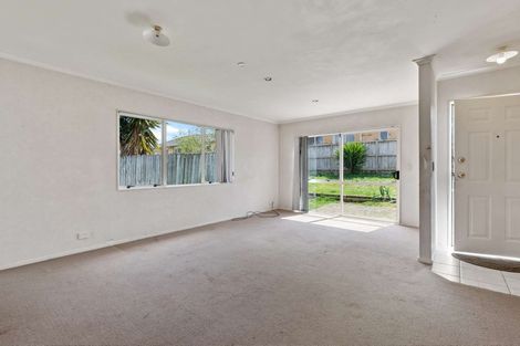 Photo of property in 16 Ashmere Lane, Weymouth, Auckland, 2103