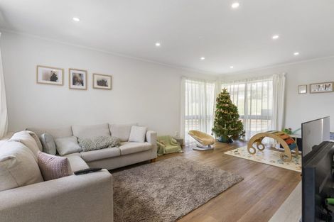 Photo of property in 73 Aberfeldy Avenue, Highland Park, Auckland, 2010