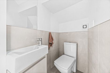 Photo of property in 2 Koropiko Lane, Flat Bush, Auckland, 2019
