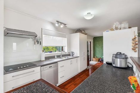 Photo of property in 46 Edgewater Parade, Waiuku, 2123