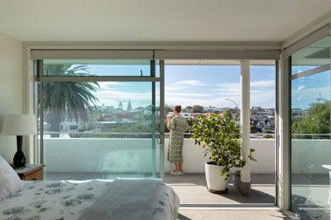 Photo of property in Palm Cove Apartments, 302/6 Tawa Street, Mount Maunganui, 3116