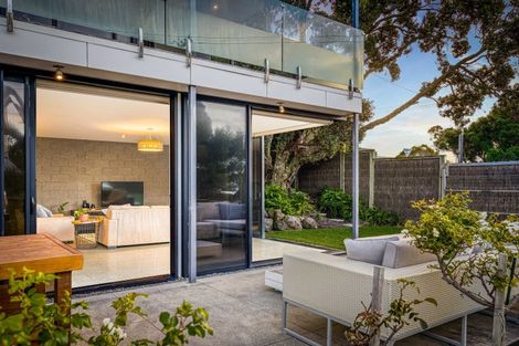 Photo of property in 35a Rothesay Bay Road, Rothesay Bay, Auckland, 0630