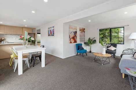 Photo of property in 1/1018 East Coast Road, Fairview Heights, Auckland, 0630