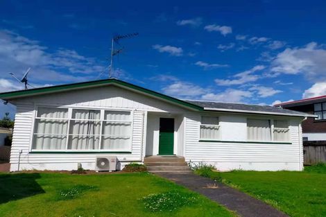 Photo of property in 5 Bodi Place, Te Atatu South, Auckland, 0610