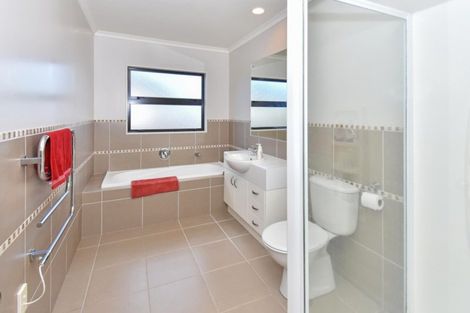 Photo of property in 13 Savona Drive, Flat Bush, Auckland, 2016