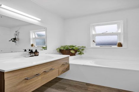 Photo of property in 13 Konini Street, Inglewood, 4330