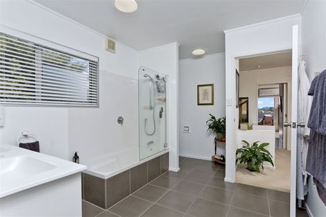 Photo of property in 3/100 Aberdeen Road, Campbells Bay, Auckland, 0620
