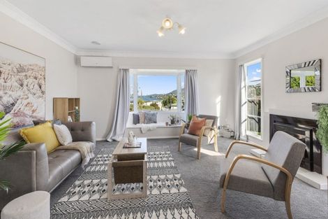 Photo of property in 8a Bay Drive, Titahi Bay, Porirua, 5022