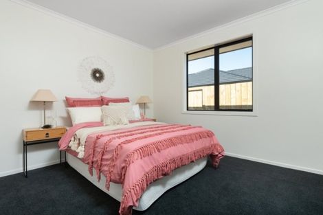 Photo of property in 1 Furlong Road, Papamoa, 3118