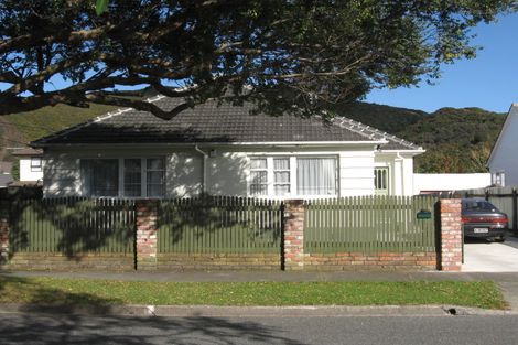 Photo of property in 38 Pilcher Crescent, Naenae, Lower Hutt, 5011