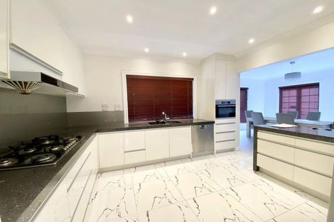 Photo of property in 2/36 Greenvalley Rise, Glenfield, Auckland, 0629